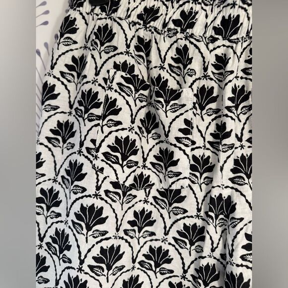 Cato Black and White Patterned Women's Capris size large waist-17/19 Inseam-23 - Picture 6 of 7